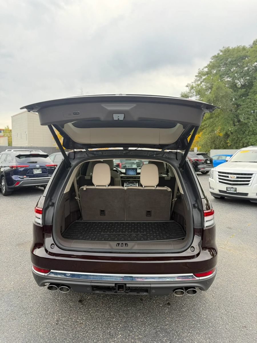 Used 2023 Lincoln Aviator Reserve w/ Equipment Group 201A AWD/4WD image 8