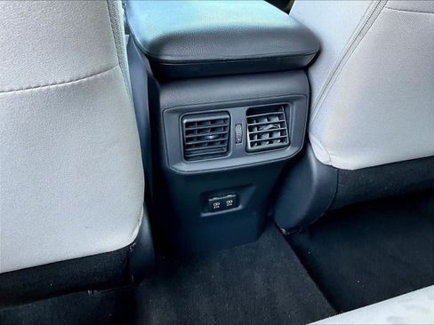 Used 2019 Toyota RAV4 XLE FWD image 10
