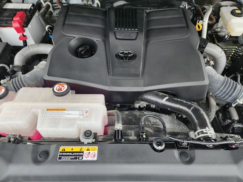 Used 2025 Toyota Tundra Limited w/ Power Package RWD image 32
