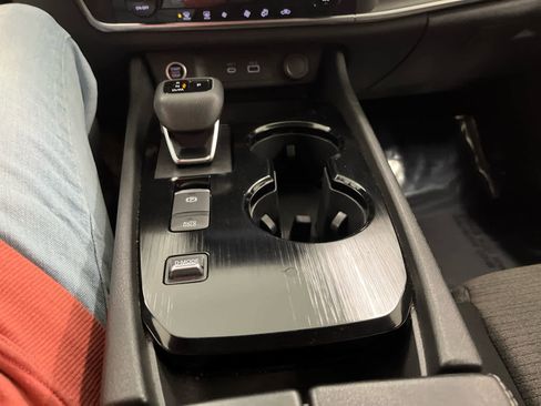 Used 2023 Nissan Rogue SV image 25