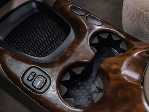 Used 2004 Toyota Sequoia SR5 image 21