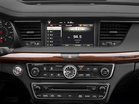 Used 2018 Kia Cadenza Premium w/ Luxury Package FWD image 10