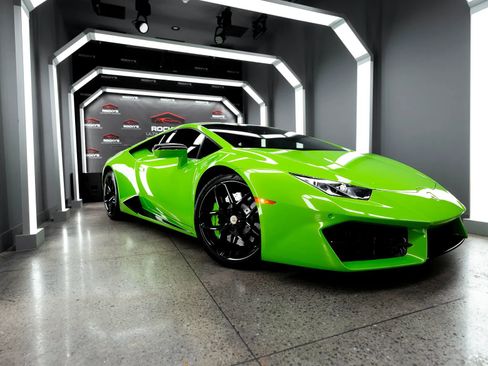 Used 2019 Lamborghini Huracan LP 580-2 image 4