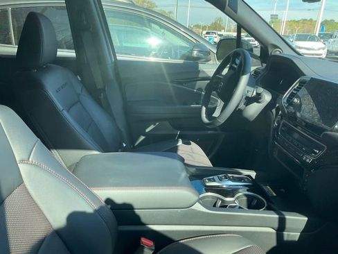 Used 2025 Honda Passport Black Edition image 7