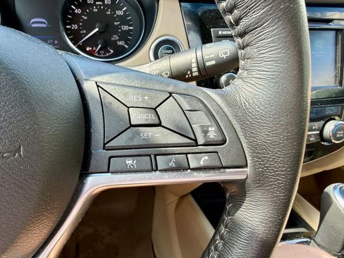 Used 2018 Nissan Rogue SV w/ Premium Package AWD/4WD image 21