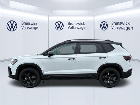 New 2026 Volkswagen Taos SE AWD/4WD image 3