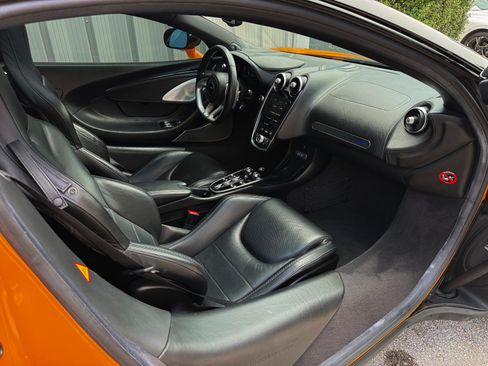 Used 2021 McLaren GT RWD image 28