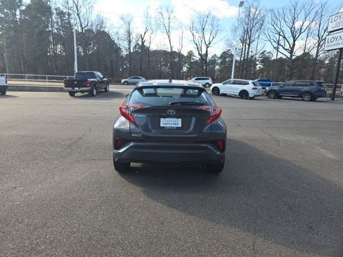 Used 2021 Toyota C-HR LE image 4