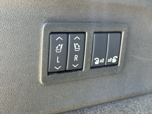 Certified 2025 Cadillac Escalade IQ Luxury 2 w/ LPO, Premium Carpet Package AWD/4WD image 10