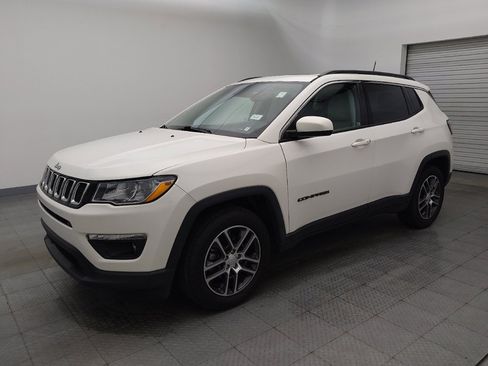 Used 2019 Jeep Compass Latitude w/ Popular Equipment Group FWD image 2