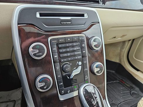 Used 2016 Volvo XC70 T5 Platinum w/ Protection Package image 27