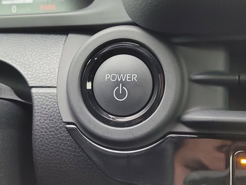 Used 2025 Toyota Crown XLE image 27