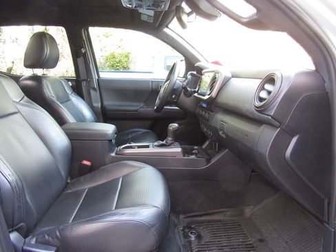 Used 2020 Toyota Tacoma TRD Off-Road w/ TRD Premium Off Road Package image 21