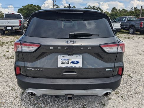 Used 2020 Ford Escape Titanium image 5