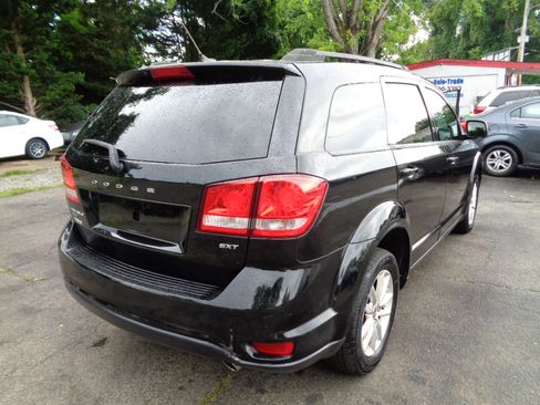 Used 2014 Dodge Journey SXT w/ Flexible Seating Group image 5