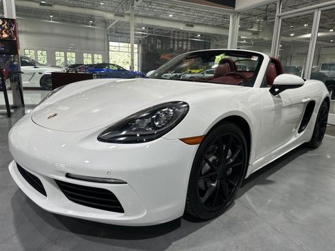 Used 2017 Porsche 718 Boxster RWD image 18