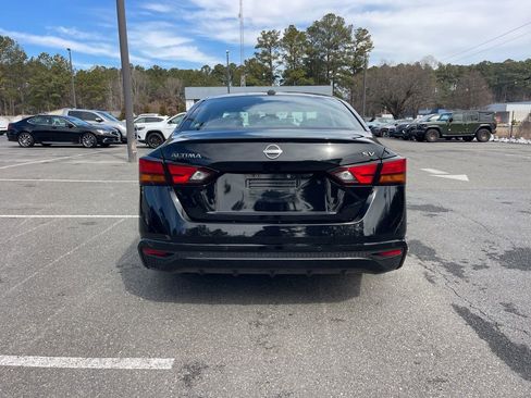 Used 2024 Nissan Altima 2.5 SV image 6