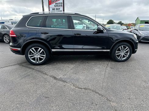 Used 2015 Volkswagen Touareg Sport image 12