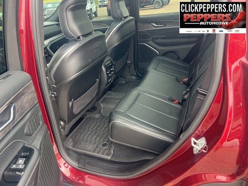 Used 2022 Jeep Grand Cherokee Overland w/ Luxury Tech Group IV image 15