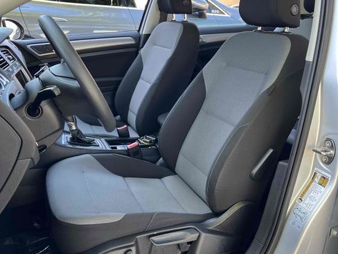 Used 2016 Volkswagen e-Golf SE w/ DC Fast Charging Package image 33