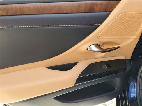 Used 2022 Lexus ES 350 w/ Premium Package image 12