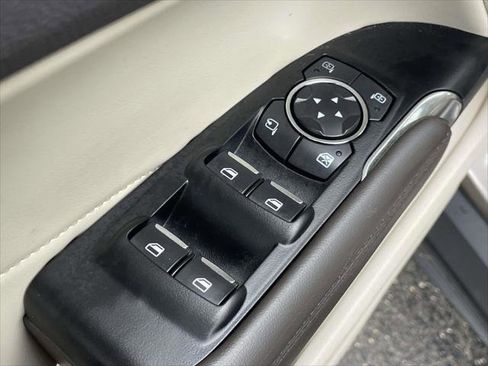 Used 2019 Lincoln MKC Select w/ Select Plus Package image 17