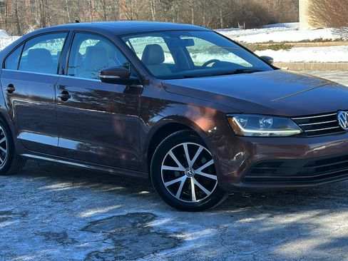 Used 2017 Volkswagen Jetta SE image 1