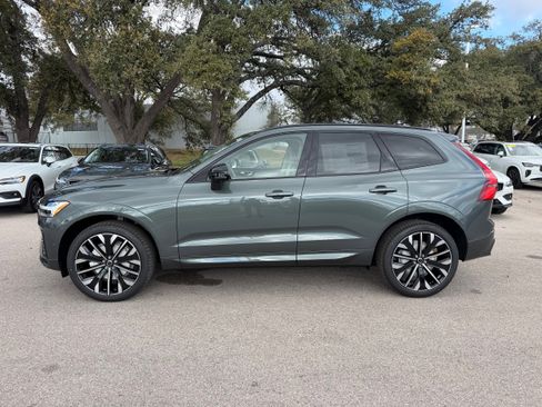 New 2026 Volvo XC60 B5 Ultra w/ Climate Package image 3