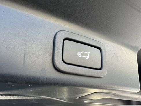 Certified 2022 Jaguar F-PACE R-Dynamic S image 39