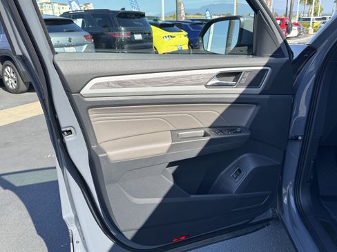 Used 2022 Volkswagen Atlas Cross Sport SE w/ Panoramic Sunroof Package FWD image 15