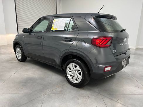 Used 2025 Hyundai Venue SE FWD image 5