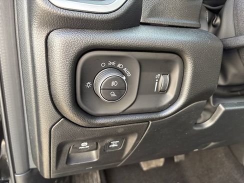 Used 2026 RAM 1500 Express AWD/4WD image 19