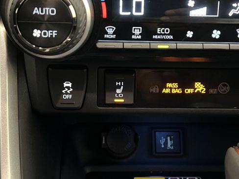 Used 2024 Toyota RAV4 XSE w/ Advanced Technology Package AWD/4WD image 32