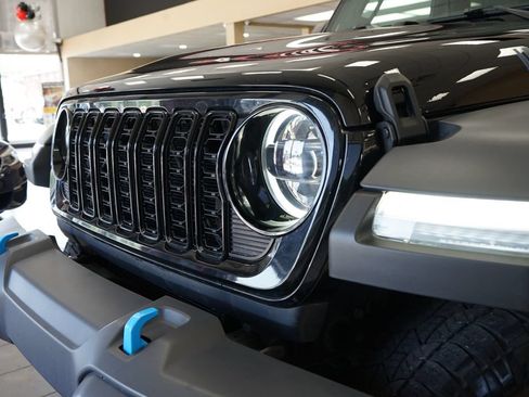 Used 2024 Jeep Wrangler Unlimited AWD/4WD image 22