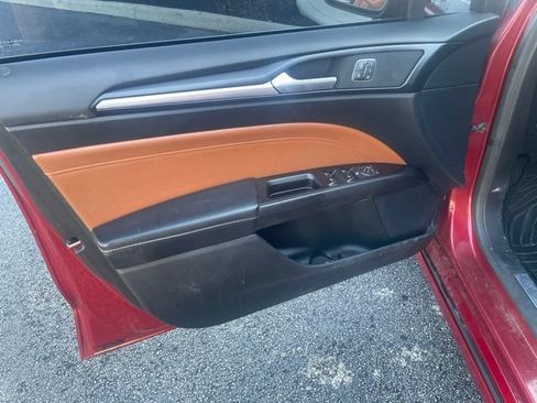 Used 2019 Ford Fusion Titanium AWD/4WD image 9