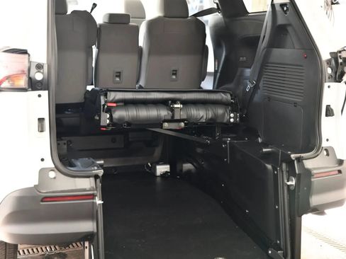 Used 2025 Toyota Sienna LE FWD image 23