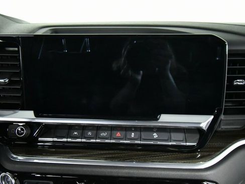 Used 2025 Chevrolet Silverado 1500 LT Trail Boss w/ Convenience Package II image 4