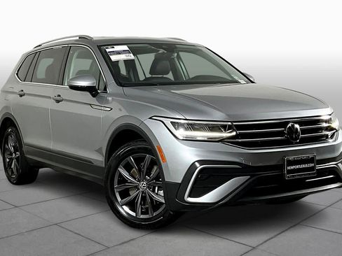 Used 2022 Volkswagen Tiguan SE image 2