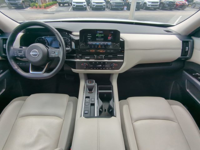Used 2025 Nissan Pathfinder SL FWD image 18