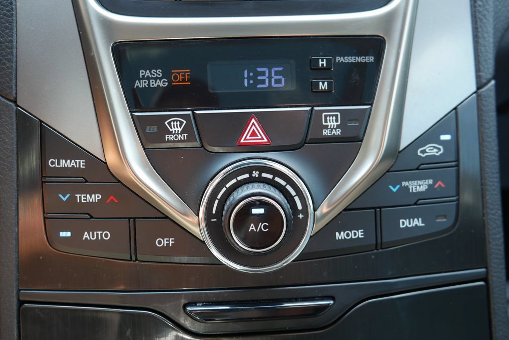Used 2014 Hyundai Azera Limited w/ Option Group 02 FWD image 11