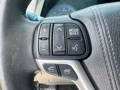 Used 2015 Toyota Sienna XLE w/ XLE Navigation Package FWD image 31