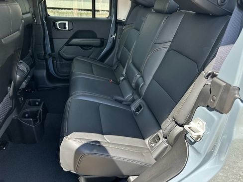 New 2026 Jeep Gladiator Sport AWD/4WD image 9