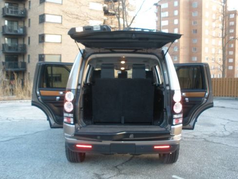 Used 2015 Land Rover LR4 HSE image 19