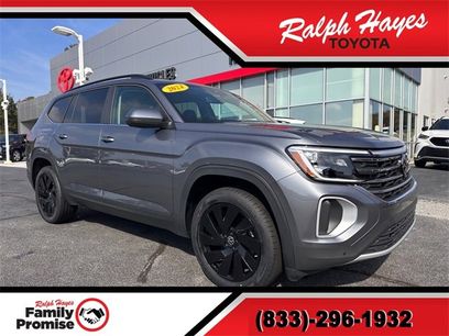 Used 2024 Volkswagen Atlas SE w/ Black Wheel Package