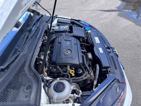 Used 2018 Volkswagen GTI SE FWD image 28
