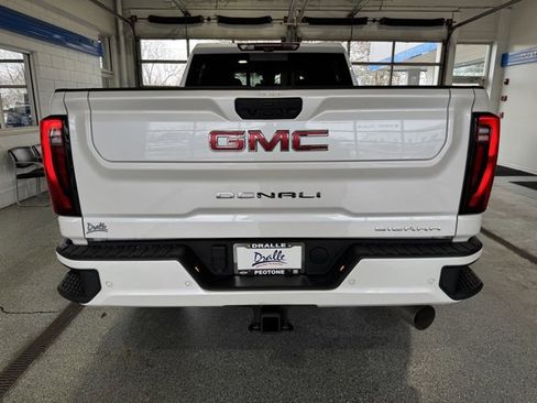 Used 2024 GMC Sierra 2500 Denali w/ Denali Reserve Package image 9