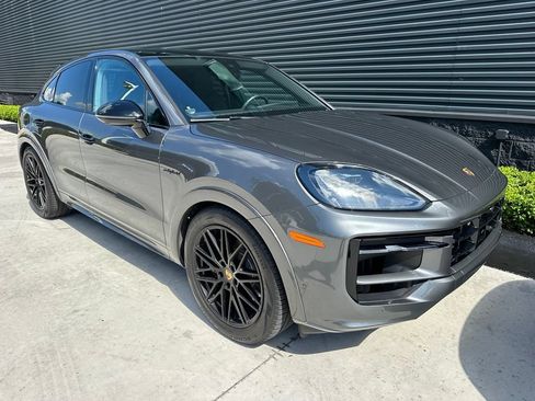 Certified 2024 Porsche Cayenne Coupe AWD/4WD image 12