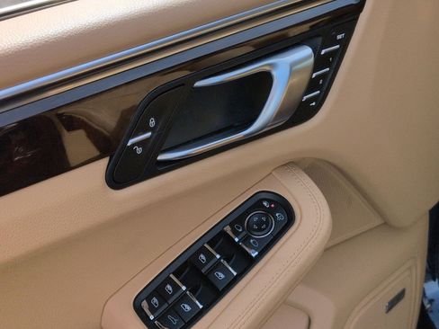 Used 2015 Porsche Macan S image 15