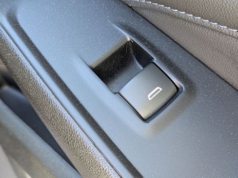 Used 2023 Chevrolet Traverse LT image 38