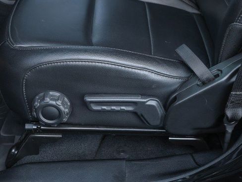 Used 2023 Jeep Gladiator Willys image 12